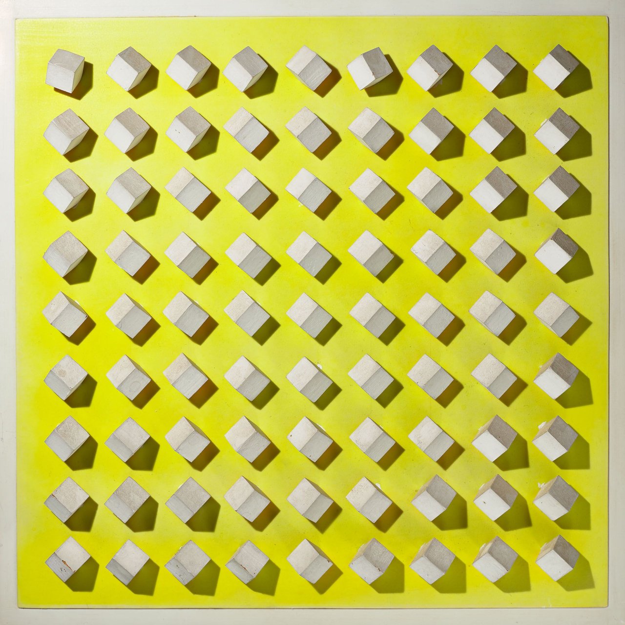 Auf diesem Bild ist das folgende Kunstwerk zu sehen: Luis Tomasello. „Atmosphere chromoplastique (jaune)“. 1967.