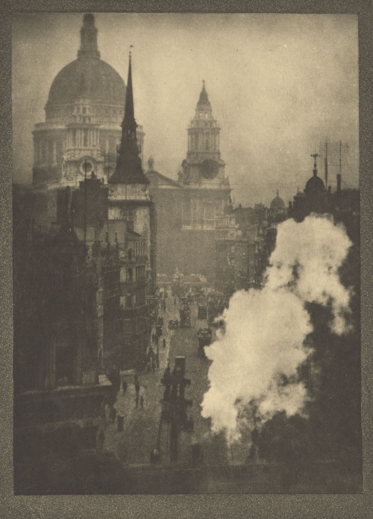 Auf diesem Bild ist das folgende Kunstwerk zu sehen: Alvin Langdon Coburn. St. Paul's from Ludgate Circus. 1905.