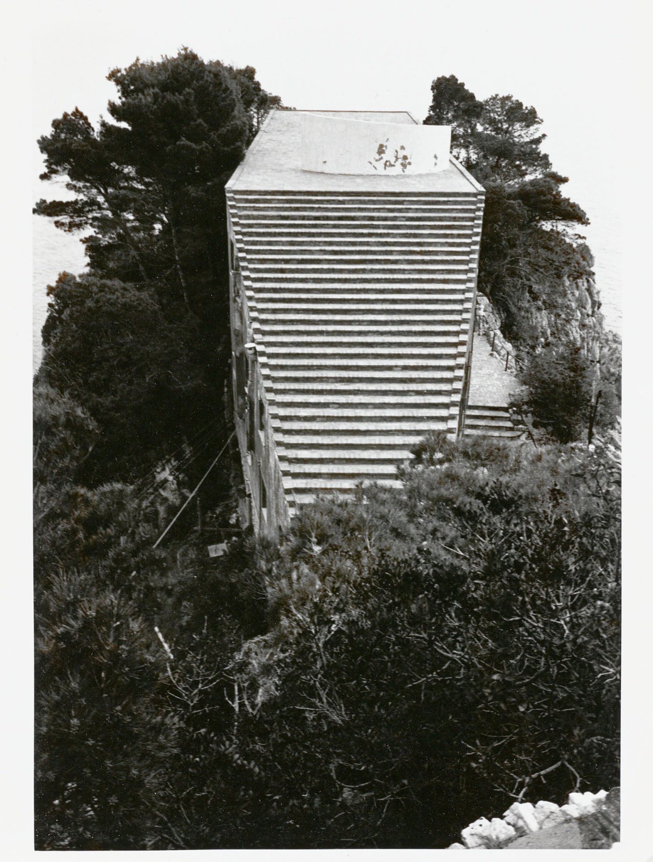 This picture shows the following artwork: Günther Förg. Villa Malaparte, Capri . 1995.