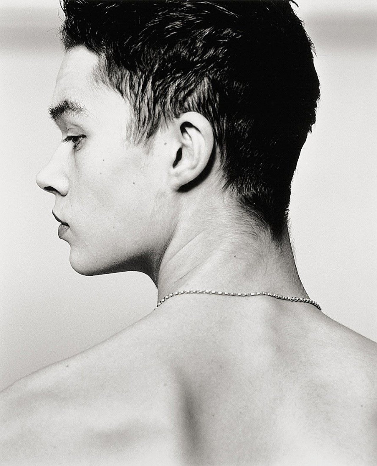 Auf diesem Bild ist das folgende Kunstwerk zu sehen: Bettina Rheims. „Keith de profil, Decembre 1989, Londres“. 1989.