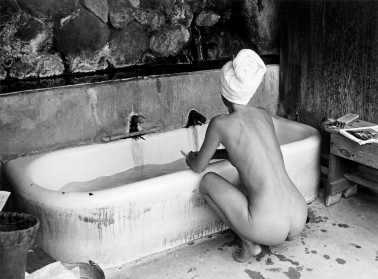 Auf diesem Bild ist das folgende Kunstwerk zu sehen: Ellen Auerbach (d.i. Ellen Rosenberg). „Sulphur Bath, California“. 1949.