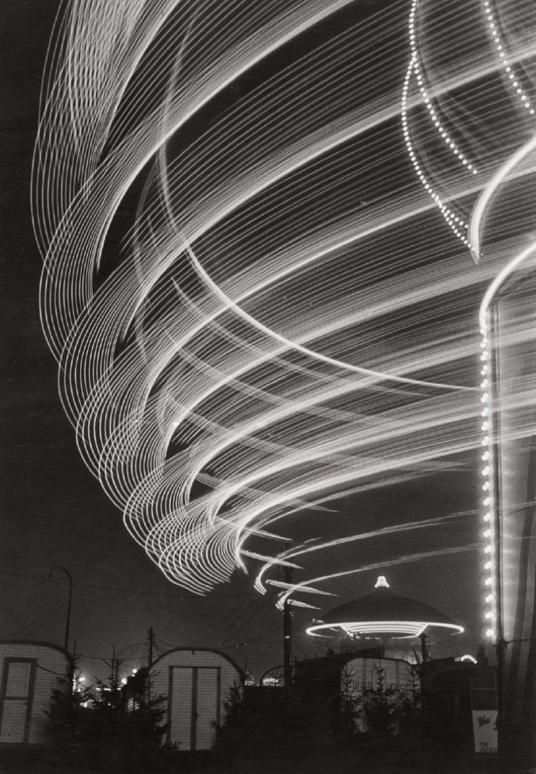 Auf diesem Bild ist das folgende Kunstwerk zu sehen: Toni Schneiders. „Karussell“. 1950.