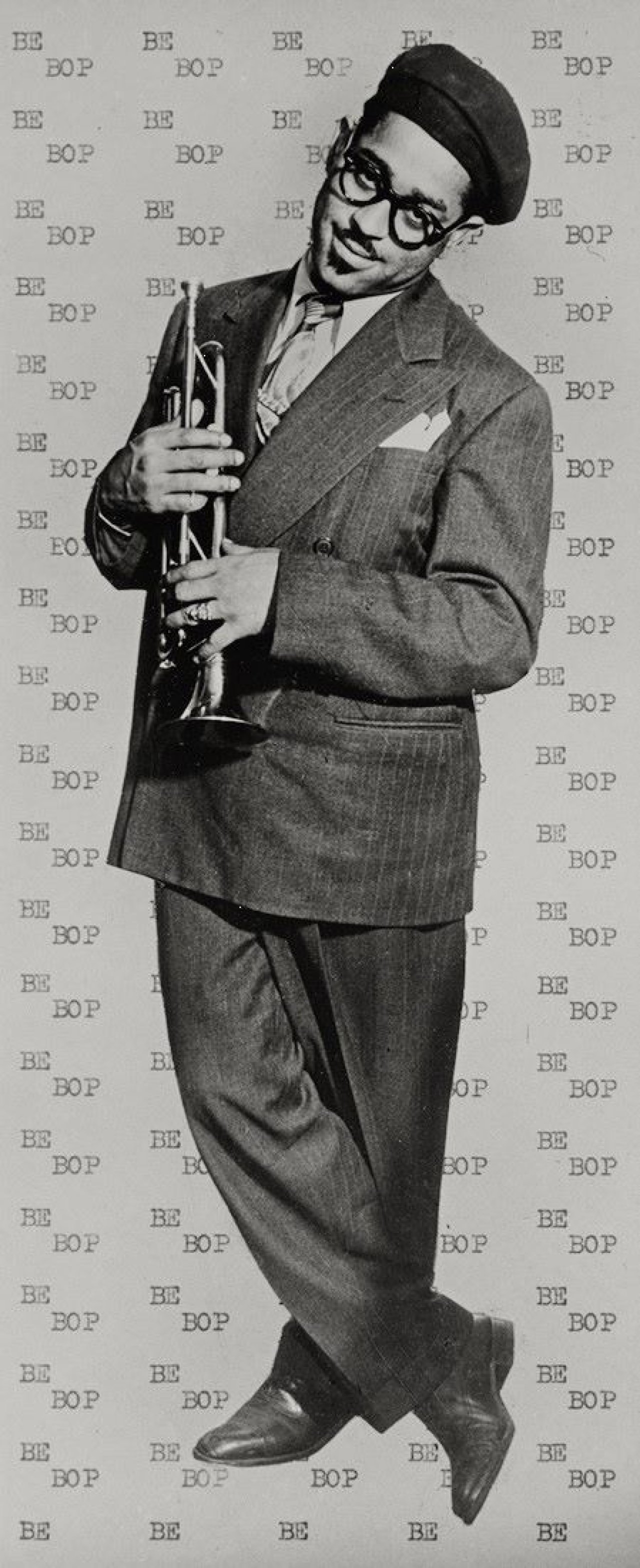 Catalog image of „Dizzy Gillespie“ with Be Bop background, <br />
New York. 1947
