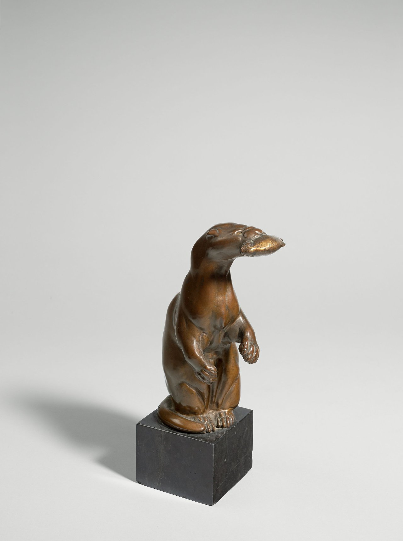 Auf diesem Bild ist das folgende Kunstwerk zu sehen: August Gaul. „Fischotter“. 1902.