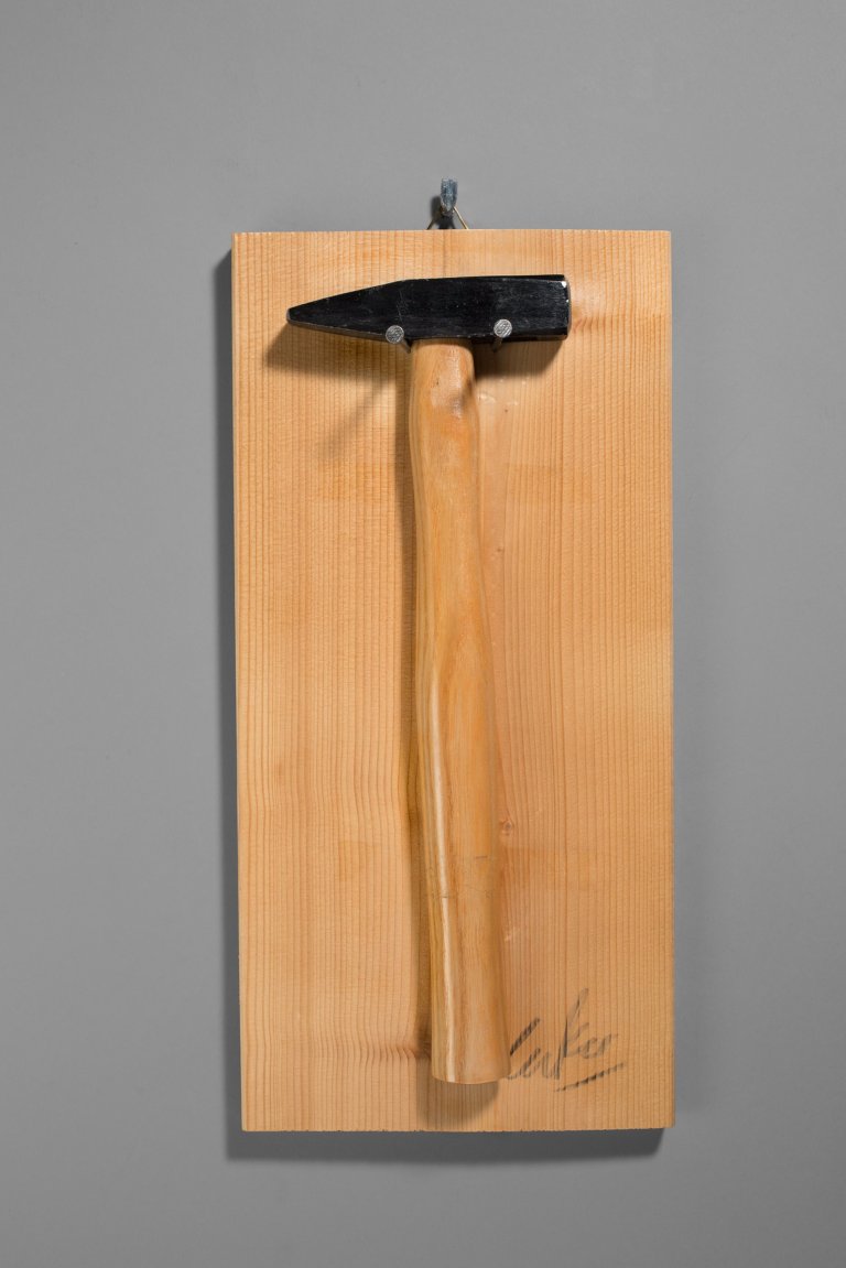 Auf diesem Bild ist das folgende Kunstwerk zu sehen: Günther Uecker. „Do it yourself“. 1968/69.