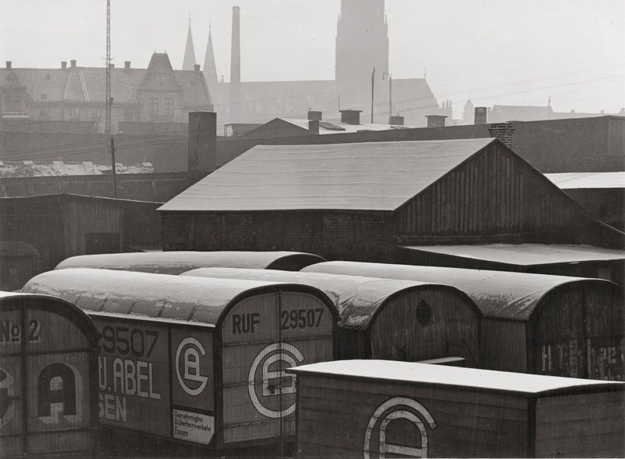 This picture shows the following artwork: Albert Renger-Patzsch. „Grosstadtbild (in Essen)“.  1935.