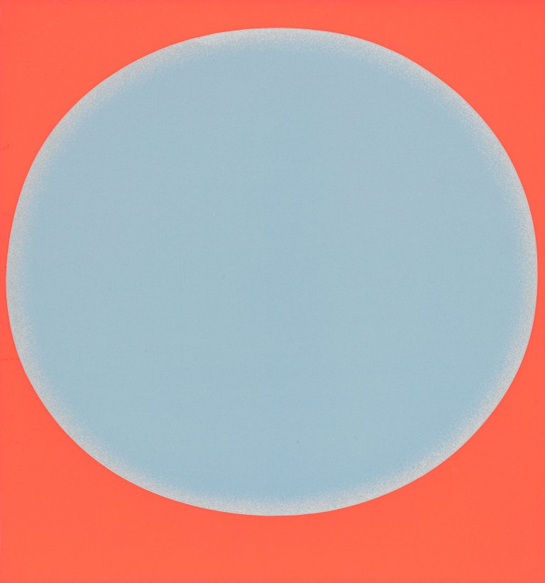 Auf diesem Bild ist das folgende Kunstwerk zu sehen: Rupprecht Geiger. „Kreis blau-silber auf leuchtrot warm“. 1971.