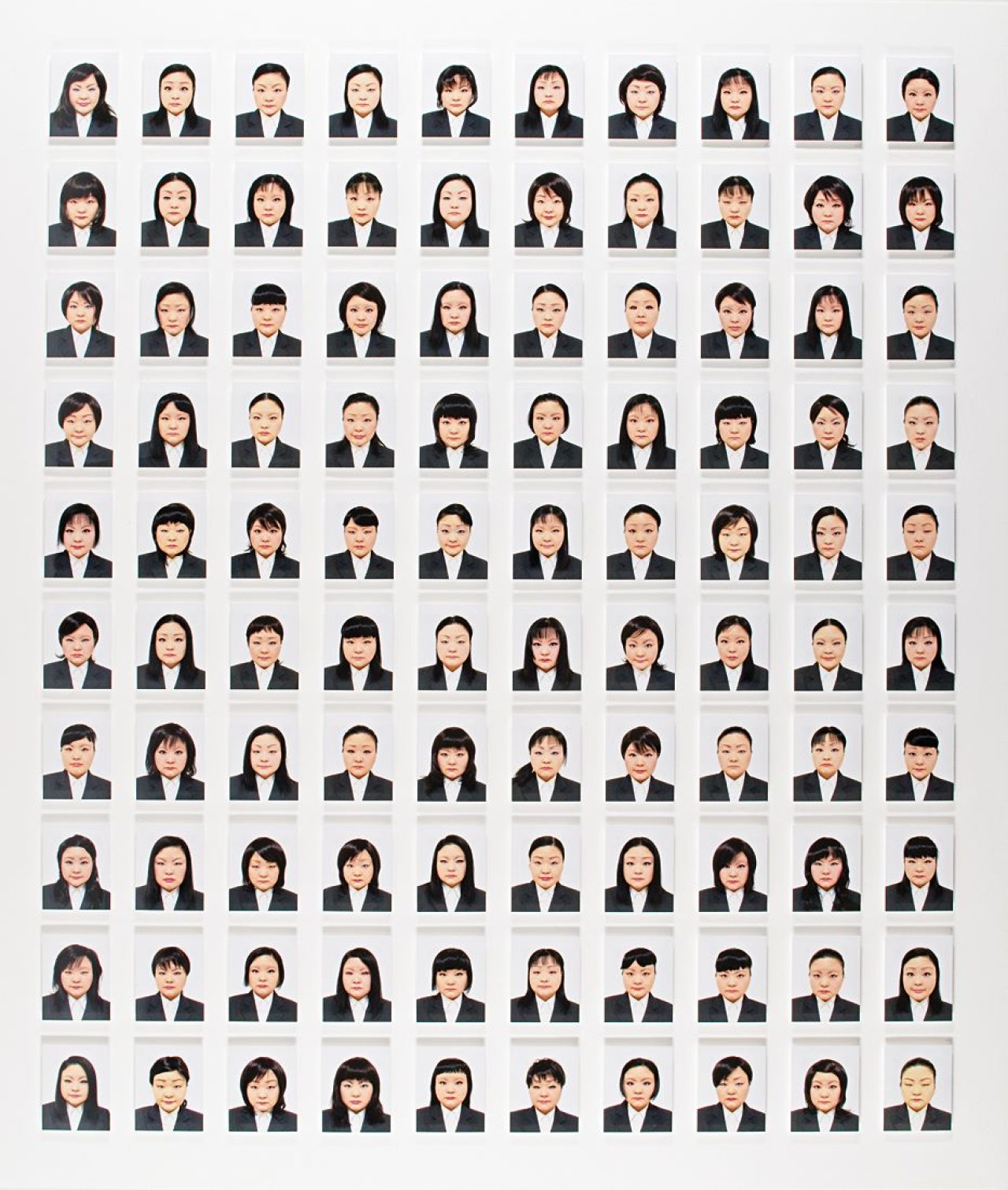 Auf diesem Bild ist das folgende Kunstwerk zu sehen: Tomoko Sawada. Recruit/Grey. 2006.