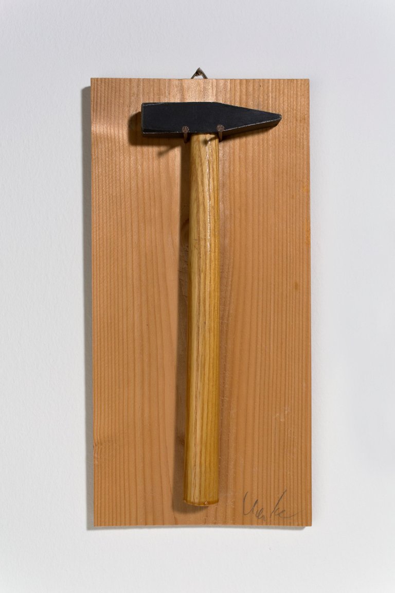 Auf diesem Bild ist das folgende Kunstwerk zu sehen: Günther Uecker. „Do it yourself“. 1969.