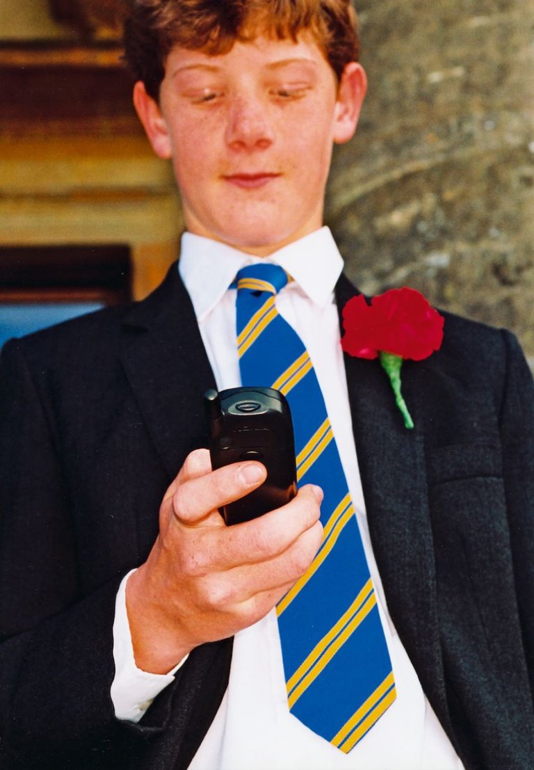 Auf diesem Bild ist das folgende Kunstwerk zu sehen: Martin Parr. The Phone Book. 1998–2002.