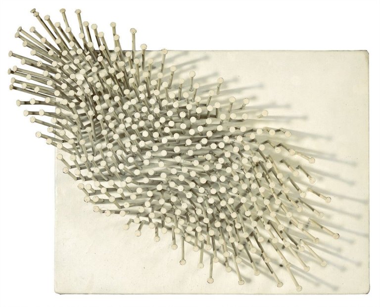 Auf diesem Bild ist das folgende Kunstwerk zu sehen: Günther Uecker. „Ohne Titel“. 1963.