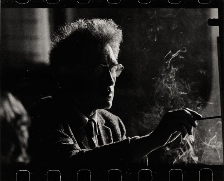 Auf diesem Bild ist das folgende Kunstwerk zu sehen: Ernst Scheidegger. Alberto Giacometti: Im Atelier. 1965.