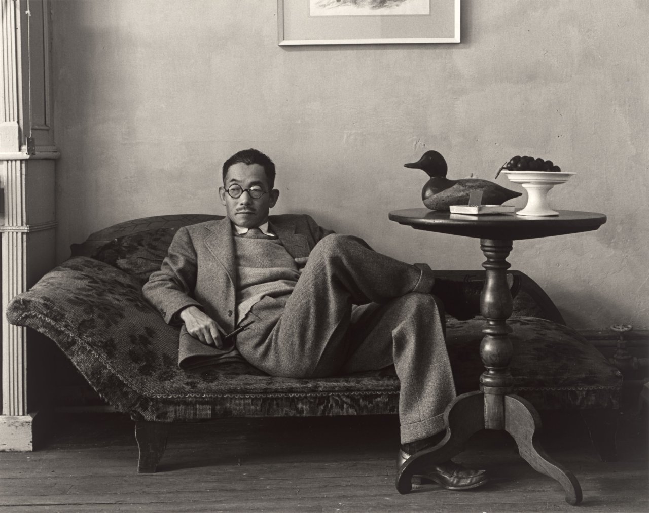 This picture shows the following artwork: Arnold Newman. ”Yasuo Kuniyoshi, New York City”. 1941.