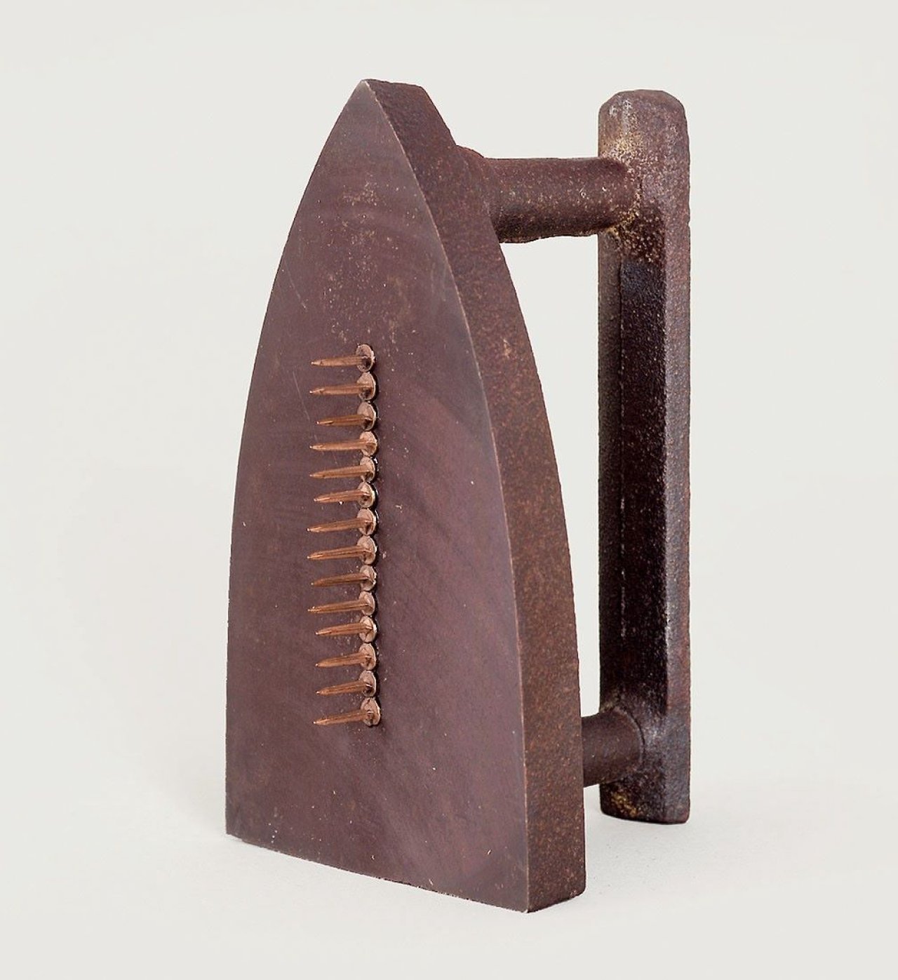 This picture shows the following artwork:  Man Ray. „Cadeau“. 1921/1974.