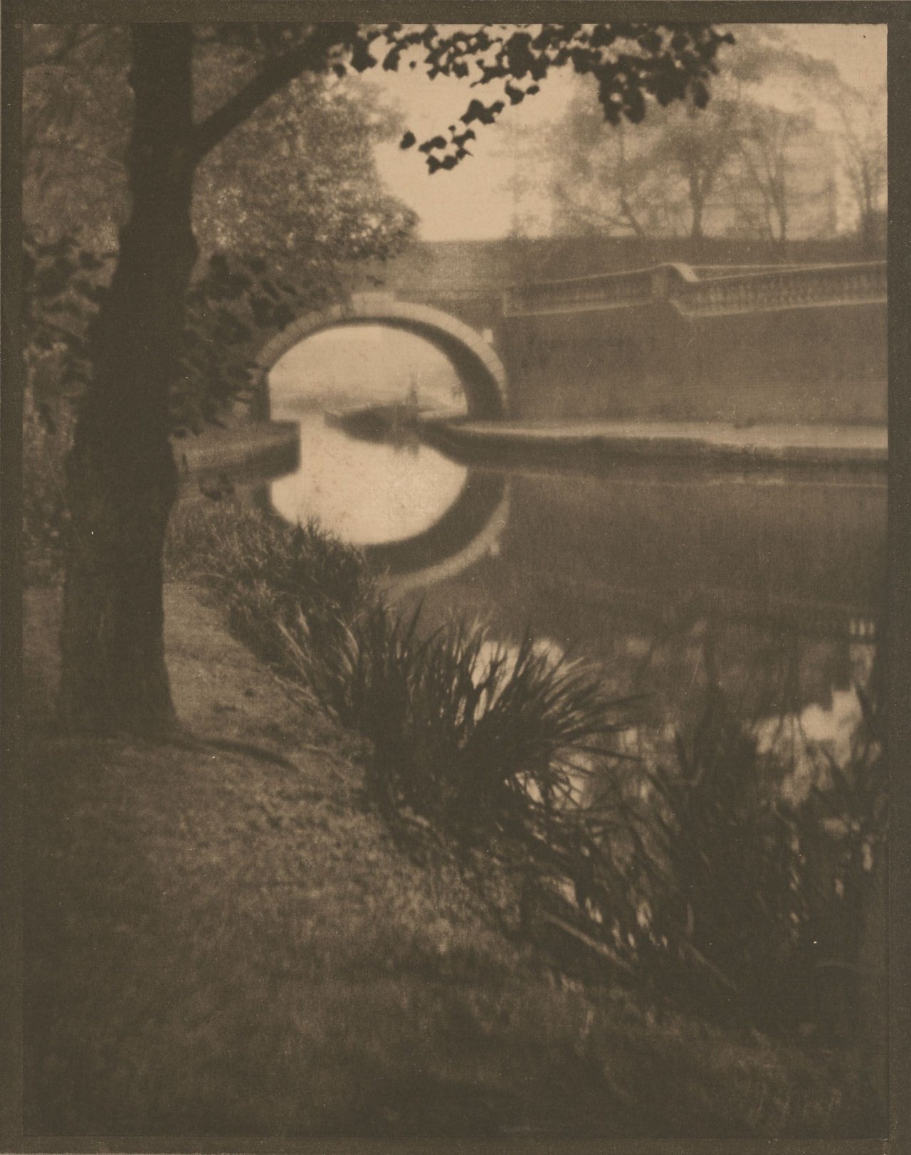 Auf diesem Bild ist das folgende Kunstwerk zu sehen: Alvin Langdon Coburn. Paddington Canal. 1904/09.