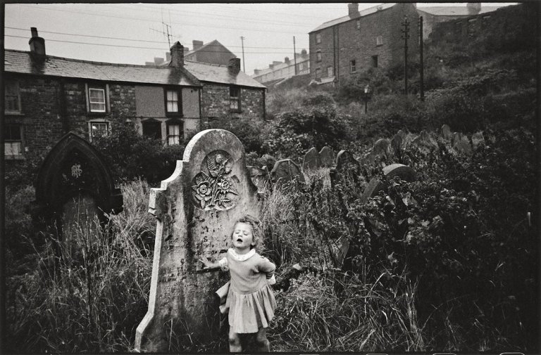 Auf diesem Bild ist das folgende Kunstwerk zu sehen: Bruce Davidson. Wales, aus der Serie „Welsh Miners“. 1965.