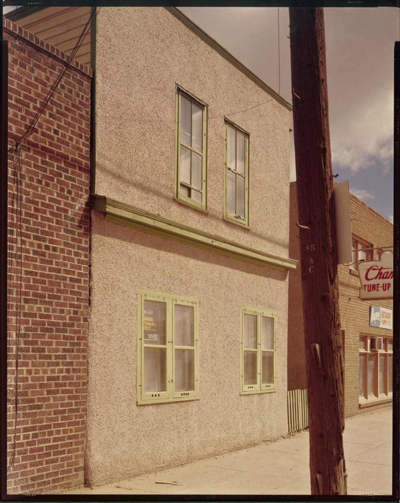 Auf diesem Bild ist das folgende Kunstwerk zu sehen: Stephen Shore. Dewdney Avenue, Regina, Saskatchewan. 1974.