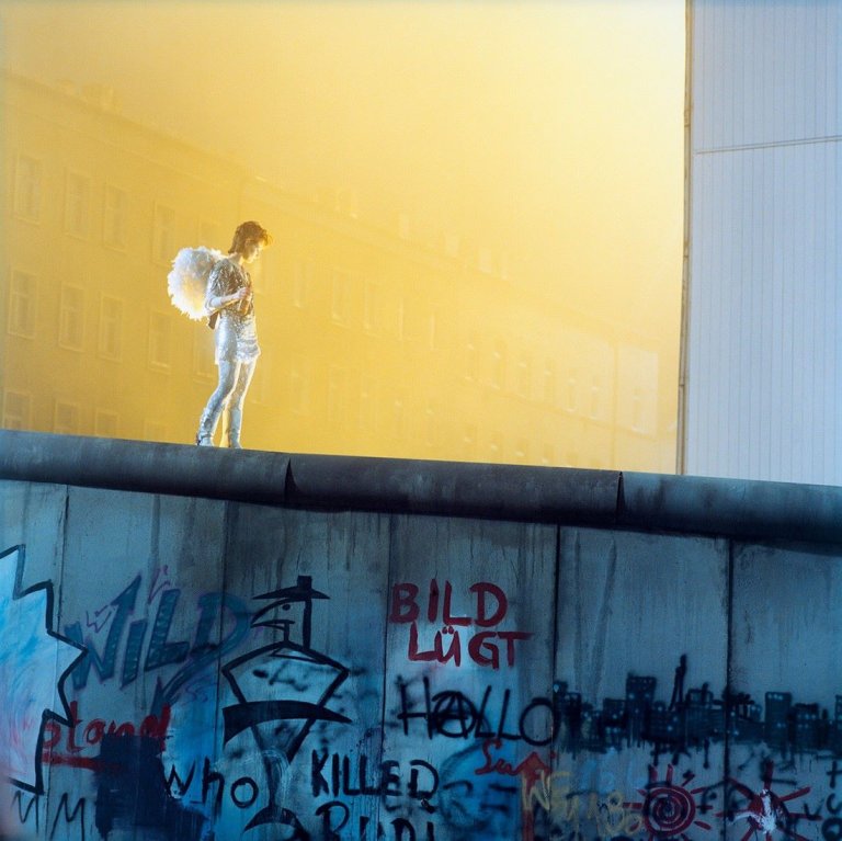 Auf diesem Bild ist das folgende Kunstwerk zu sehen: Jens Rötzsch. „Berlin (Bernauer Strasse)“. 2002.