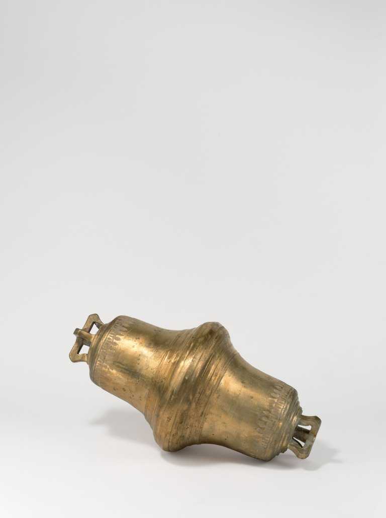 Auf diesem Bild ist das folgende Kunstwerk zu sehen: Kris Martin. „Bells“. 2008.