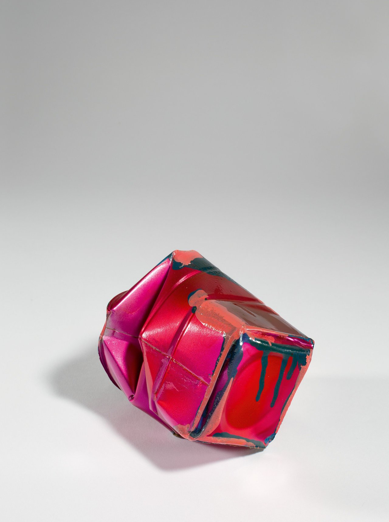 Auf diesem Bild ist das folgende Kunstwerk zu sehen: John Chamberlain. „Sockets“. 1977.