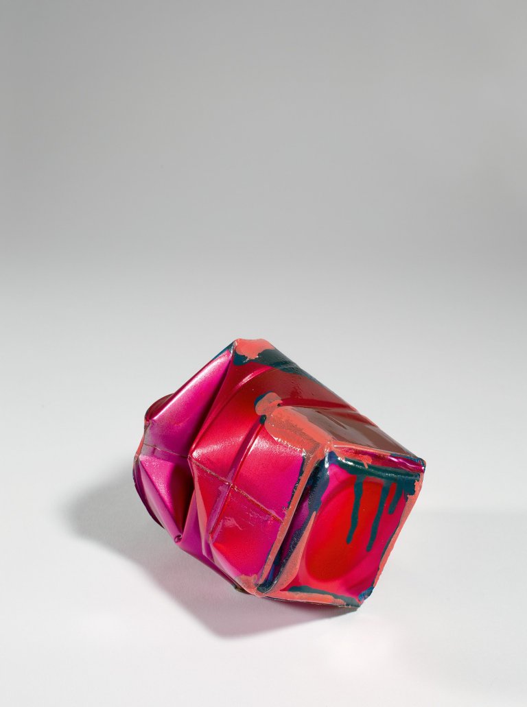 Auf diesem Bild ist das folgende Kunstwerk zu sehen: John Chamberlain. „Sockets“. 1977.