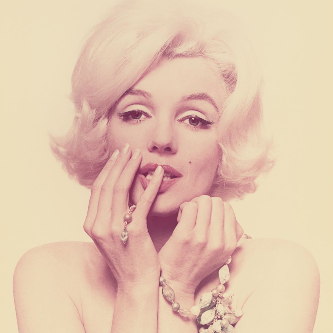 Auf diesem Bild ist das folgende Kunstwerk zu sehen: Bert Stern. Marilyn Monroe, aus „The Last Sitting“. 1962.