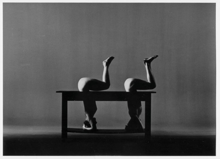 Auf diesem Bild ist das folgende Kunstwerk zu sehen: Jürgen Klauke. Vergewisserungstechnik.. 1999.