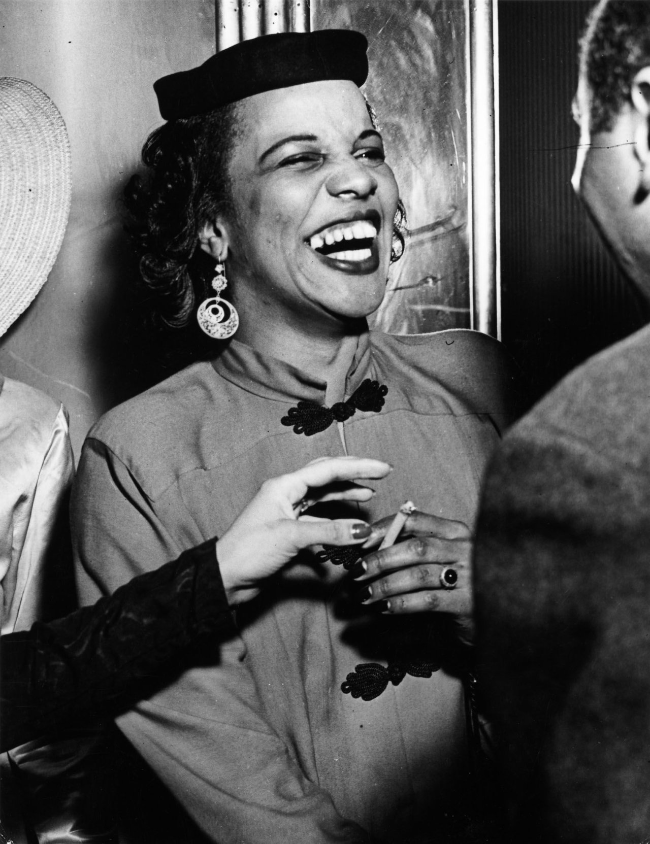 Auf diesem Bild ist das folgende Kunstwerk zu sehen:  Weegee (d.i. Fellig, Arthur H.). Harlem. 1940er Jahre.