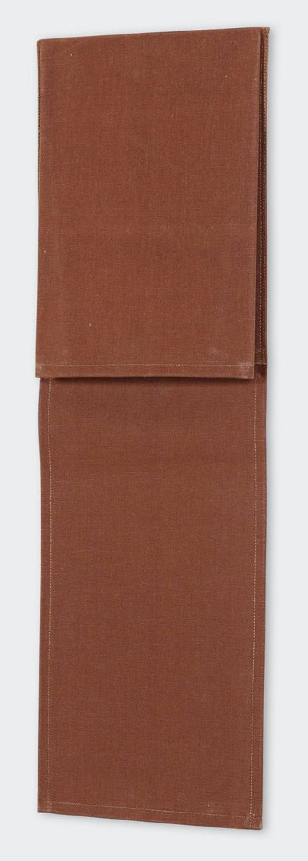 Auf diesem Bild ist das folgende Kunstwerk zu sehen: Franz Erhard Walther. „Sockel. Hand und Arm unten“ (Genähtes Werkstück). 1969.