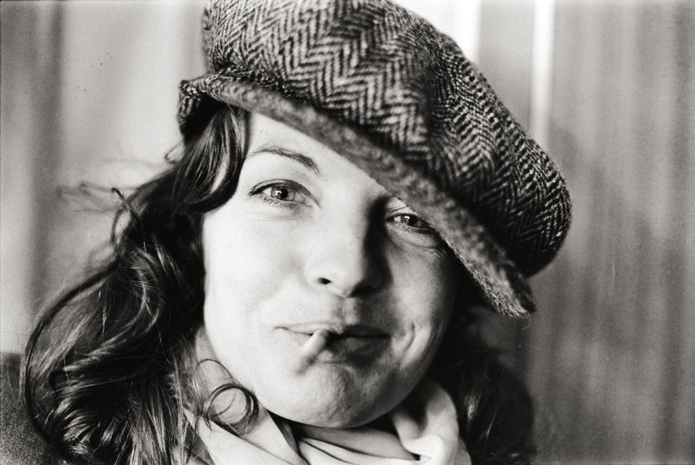 Auf diesem Bild ist das folgende Kunstwerk zu sehen: Robert Lebeck. „Romy Schneider in Berlin“. 1976.