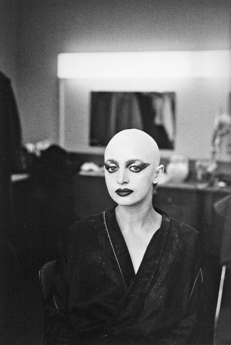 Auf diesem Bild ist das folgende Kunstwerk zu sehen: Sibylle Bergemann. „Katharina Thalbach“. 1990.