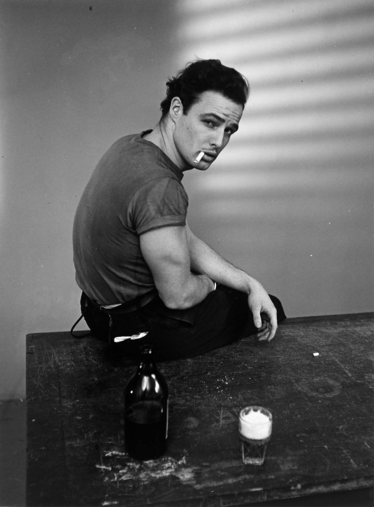 Auf diesem Bild ist das folgende Kunstwerk zu sehen: Ronny Jaques. „Marlon Brando – Actor – 'Streetcar named Desire'“. Um 1948.