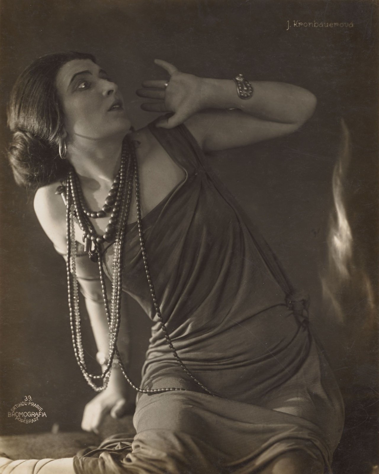 This picture shows the following artwork: František Drtikol. „J. Kronbauerová“. 1925.