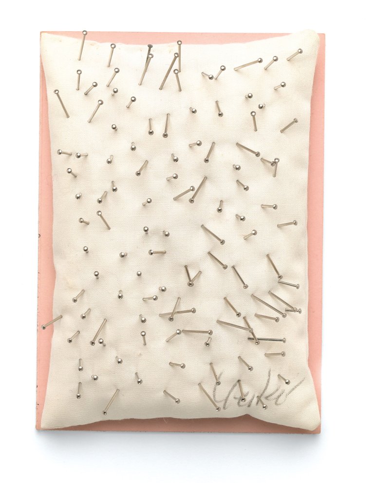 Auf diesem Bild ist das folgende Kunstwerk zu sehen: Günther Uecker. „Hommage à Achim von Arnim und Clemens Brentano“. 1969.