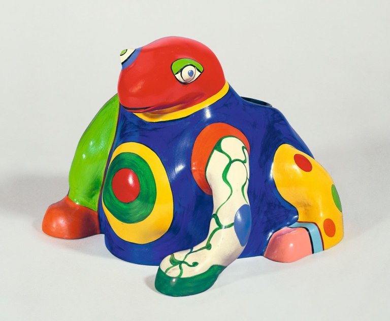Auf diesem Bild ist das folgende Kunstwerk zu sehen: Niki de Saint Phalle. Frosch. 1986.