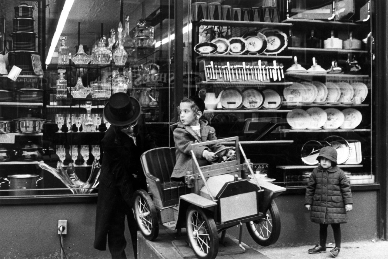 Auf diesem Bild ist das folgende Kunstwerk zu sehen: Sibylle Bergemann. New York. 1984.