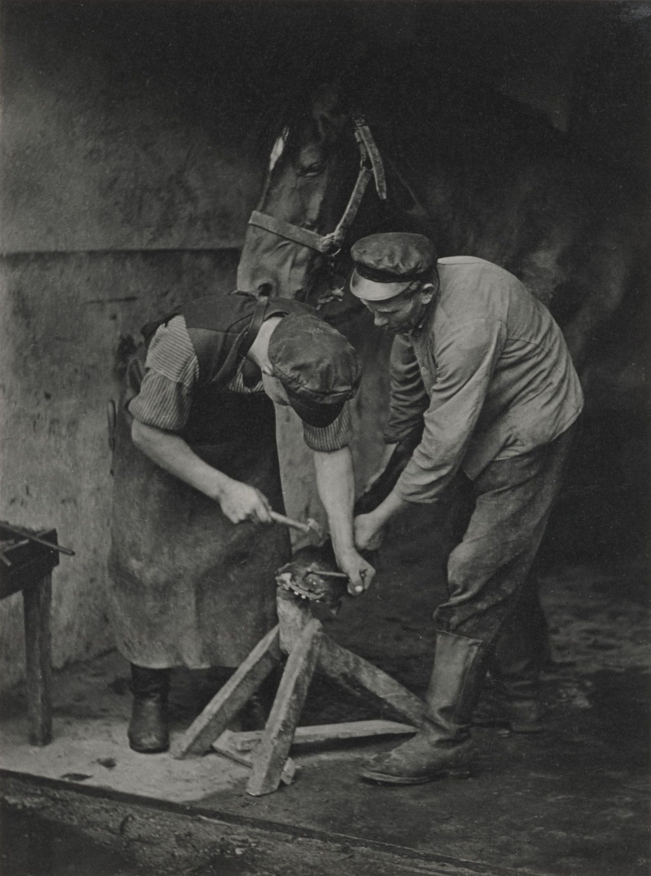 Auf diesem Bild ist das folgende Kunstwerk zu sehen: Albert Renger-Patzsch. Album mit 30 Photographien. Um 1935.