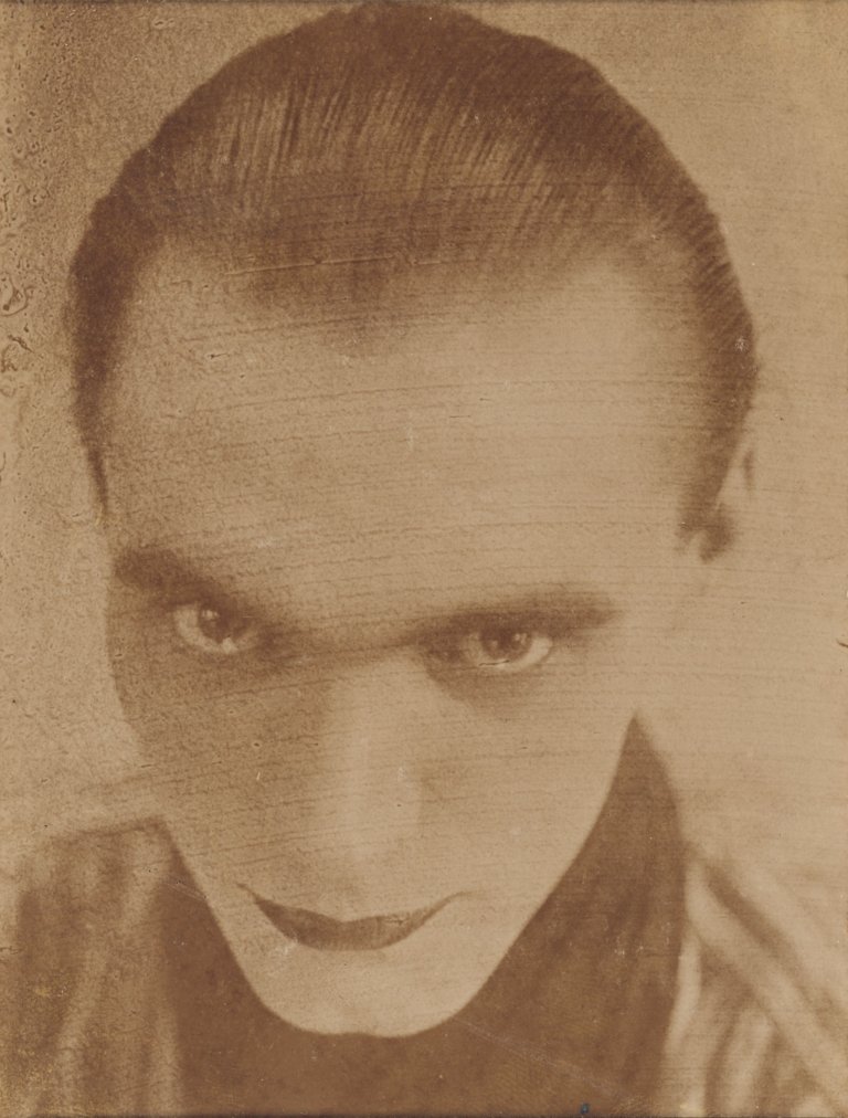 Auf diesem Bild ist das folgende Kunstwerk zu sehen: Richard Oelze. „Selbstbild“. 1925.