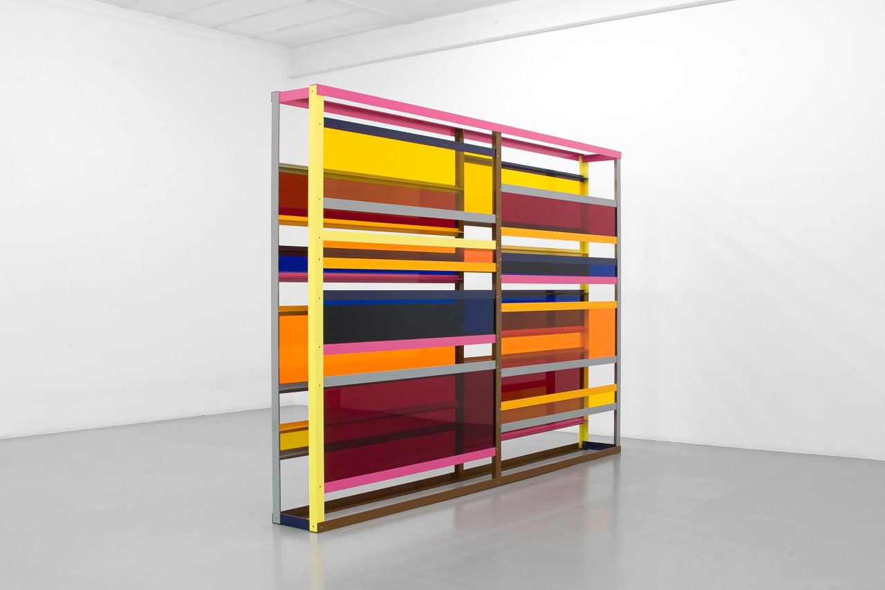 Auf diesem Bild ist das folgende Kunstwerk zu sehen: Liam Gillick. „Reimaged Projection“. 2007.