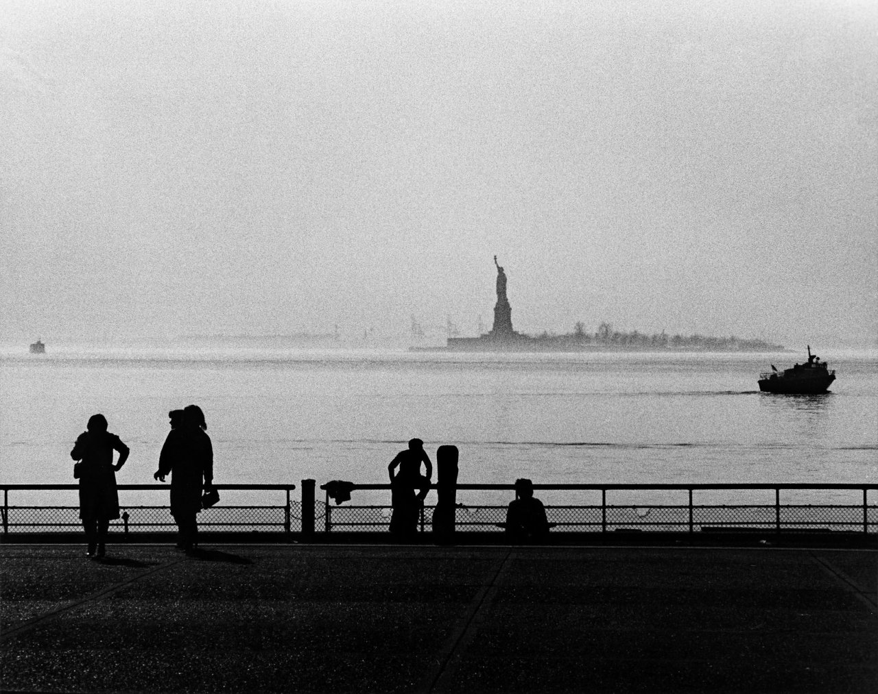 This picture shows the following artwork: Andreas Feininger. The Statue of Liberty, seen from Manhattan, New York. 1981.