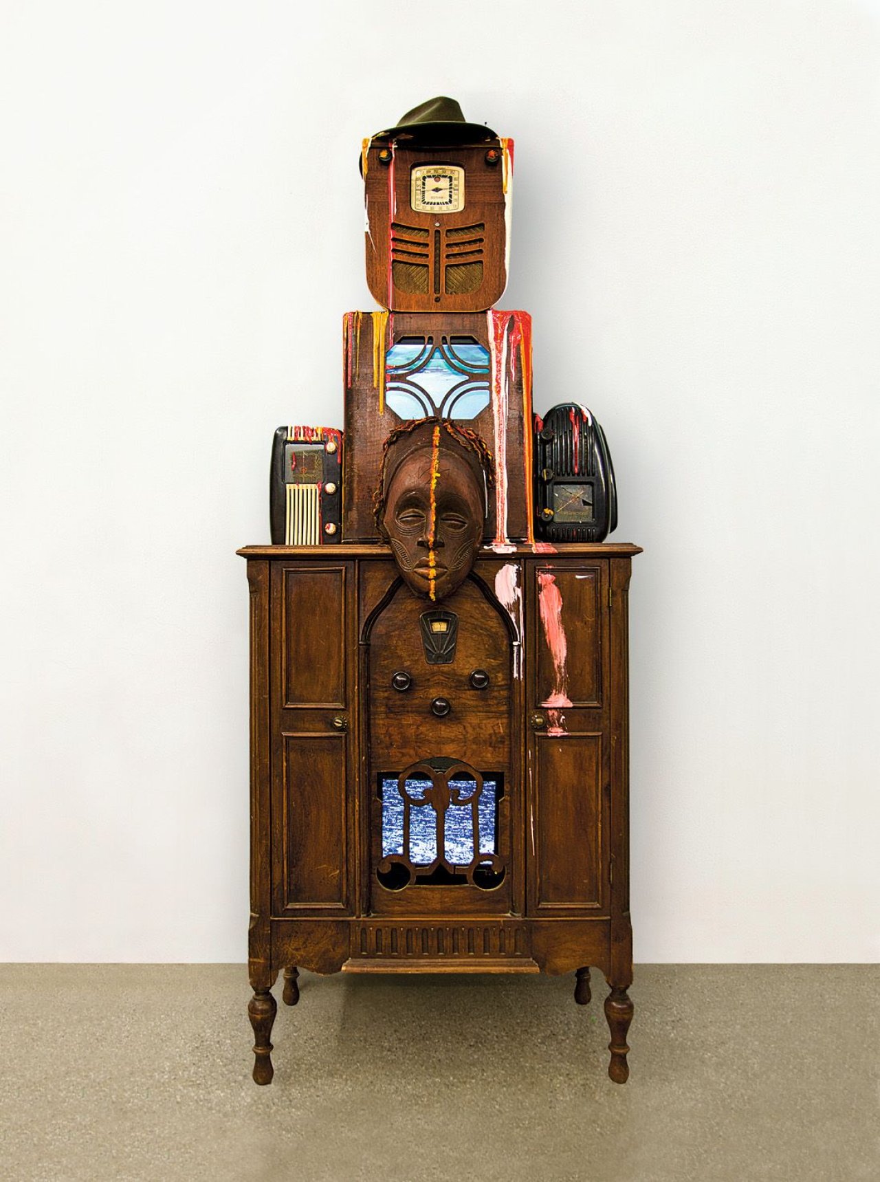 Auf diesem Bild ist das folgende Kunstwerk zu sehen: Nam June Paik. Ohne Titel. 1987.