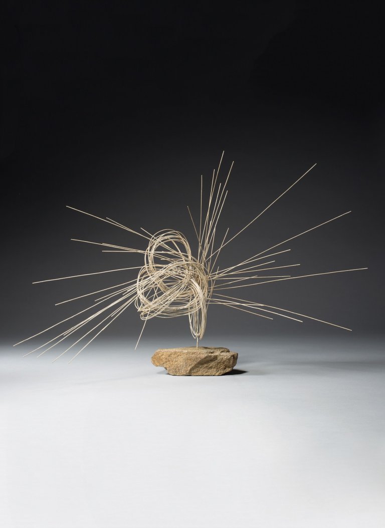 Auf diesem Bild ist das folgende Kunstwerk zu sehen: Norbert Kricke. Raumplastik. Um 1955.