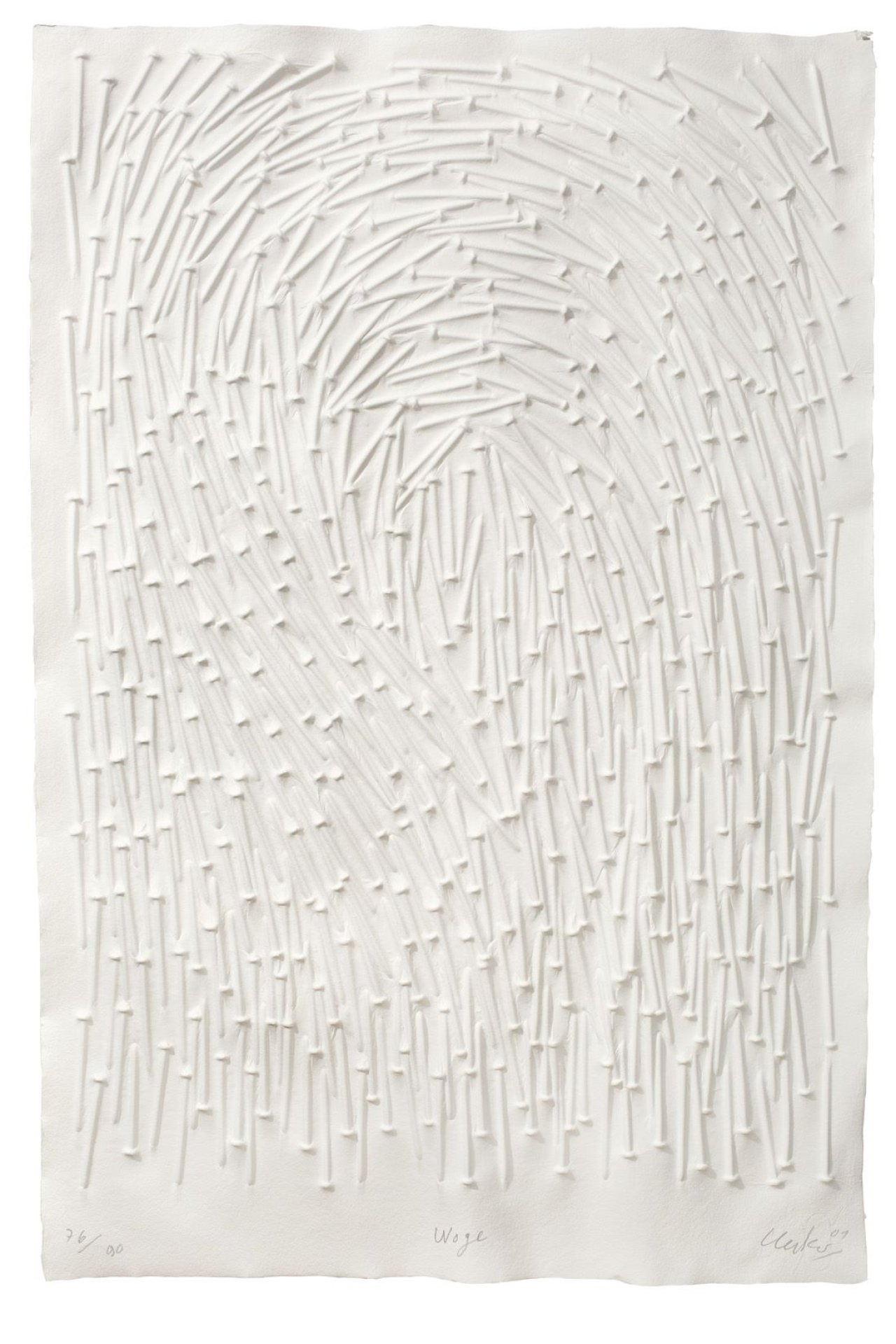 Auf diesem Bild ist das folgende Kunstwerk zu sehen: Günther Uecker. „Woge“. 2001.