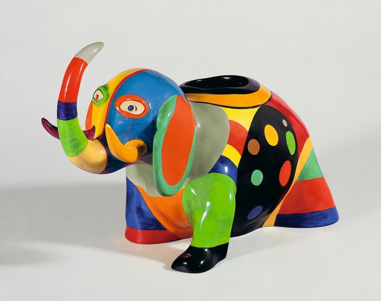 Auf diesem Bild ist das folgende Kunstwerk zu sehen: Niki de Saint Phalle. Elefant. 1985.