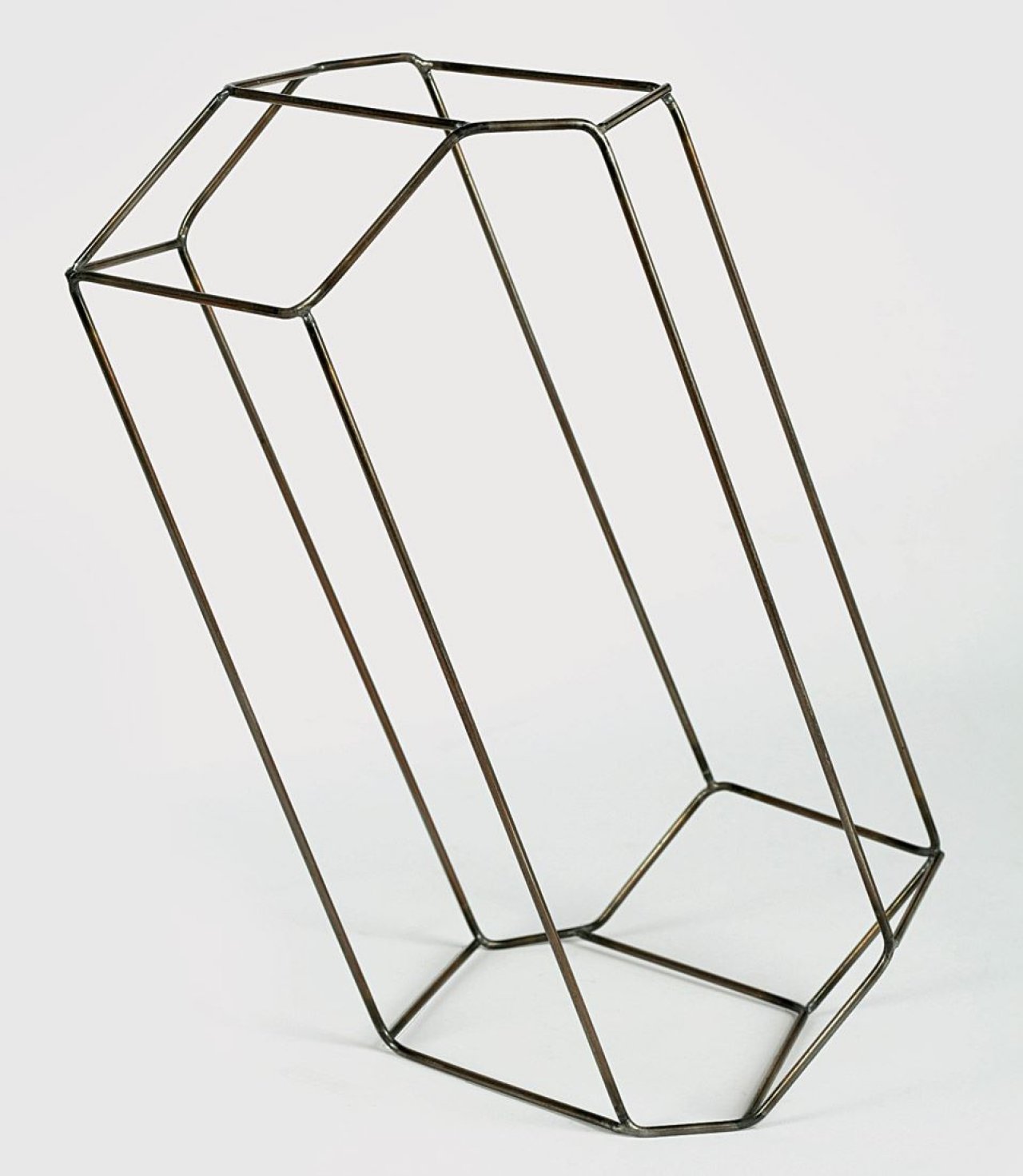 Auf diesem Bild ist das folgende Kunstwerk zu sehen: Olafur Eliasson. „Drahtstein“. 2003.