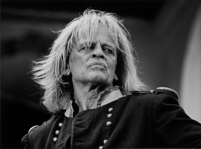 Auf diesem Bild ist das folgende Kunstwerk zu sehen: Beat Presser. Klaus Kinski in „Cobra Verde“. 1981.
