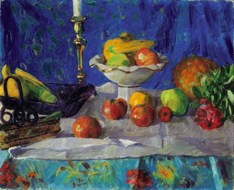 Auf diesem Bild ist das folgende Kunstwerk zu sehen: Franz Nölken. „Stilleben mit Leuchter und Ananas“. 1905/06.