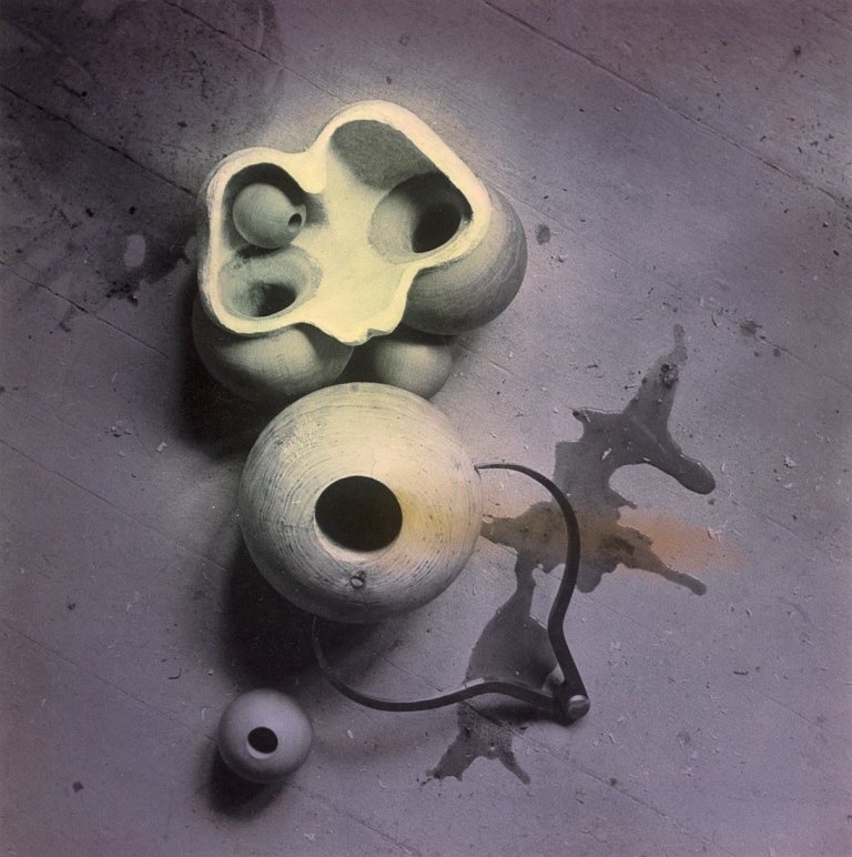 Auf diesem Bild ist das folgende Kunstwerk zu sehen: Hans Bellmer. Ohne Titel, aus der Serie „Les Jeux de la Poupée“. 1937–1938.