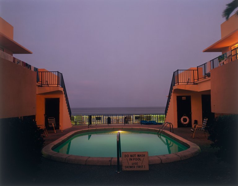 Auf diesem Bild ist das folgende Kunstwerk zu sehen: Joel Meyerowitz. Fort Lauderdale, Florida. 1977.