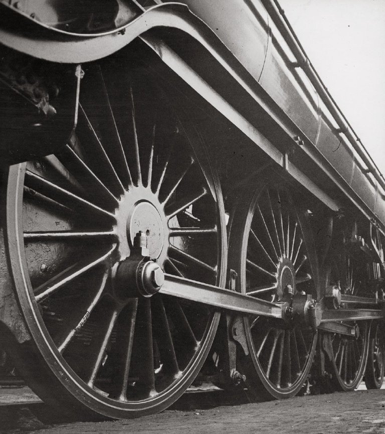 Auf diesem Bild ist das folgende Kunstwerk zu sehen:  Anonym. Oiling up one of the Gresley Pacifics. 1930er Jahre.